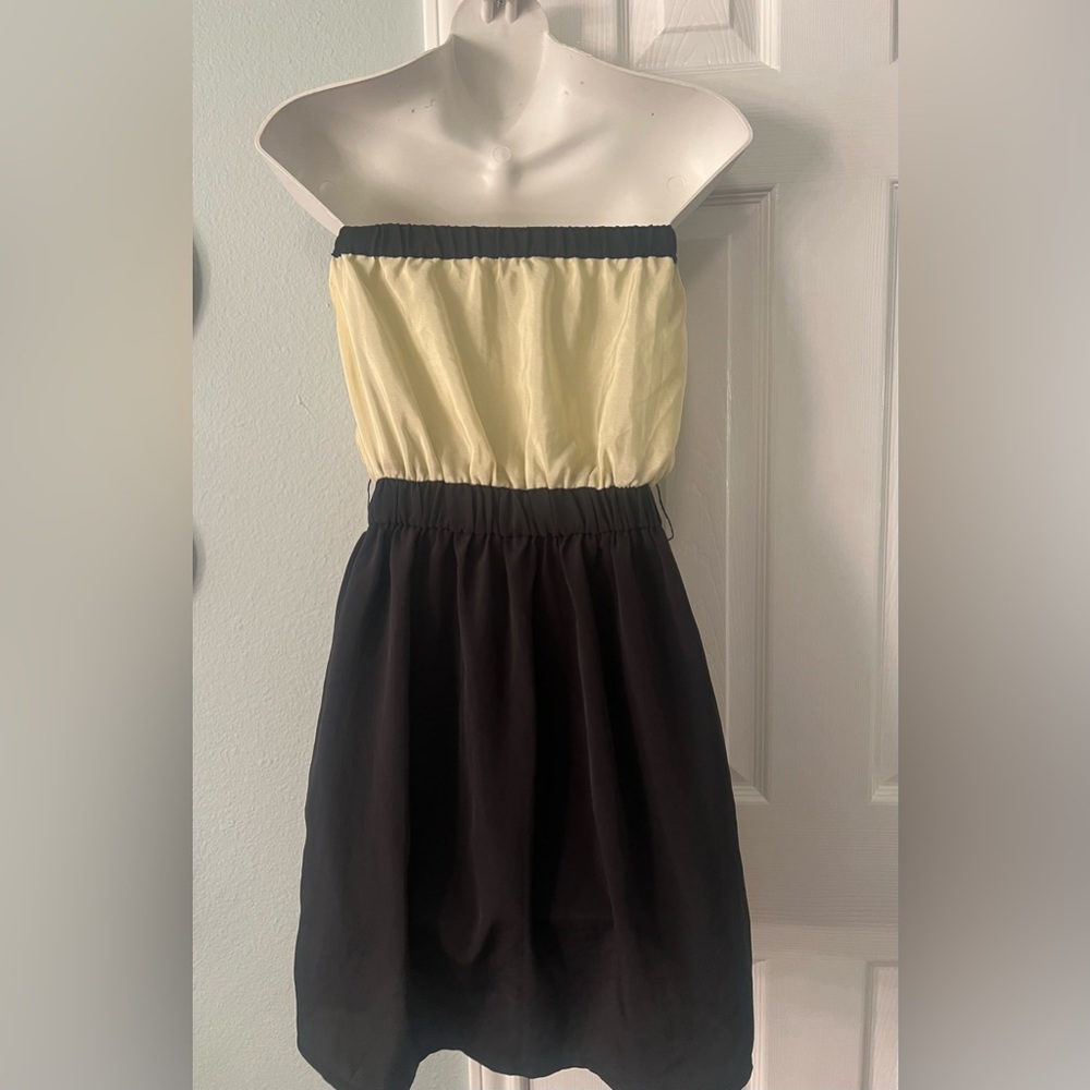 Dress - Picture 2 of 2